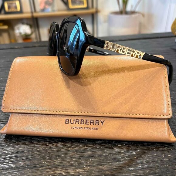Burberry Black Sunglasses with Case - Picture 1 of 6